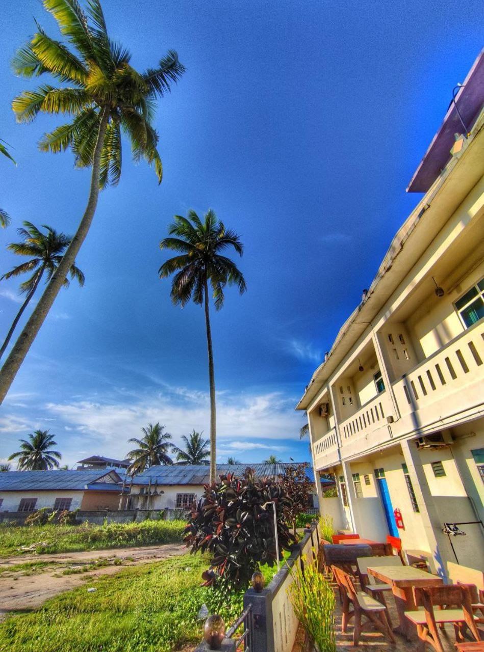 Aqil Beach Inn Marang Luaran gambar